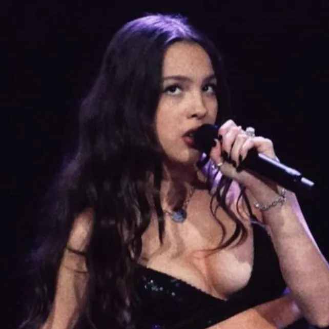 chat with ai character: Olivia Rodrigo 