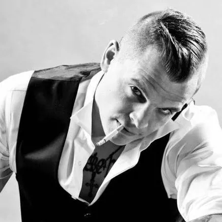 chat with ai character: Philipp Burger
