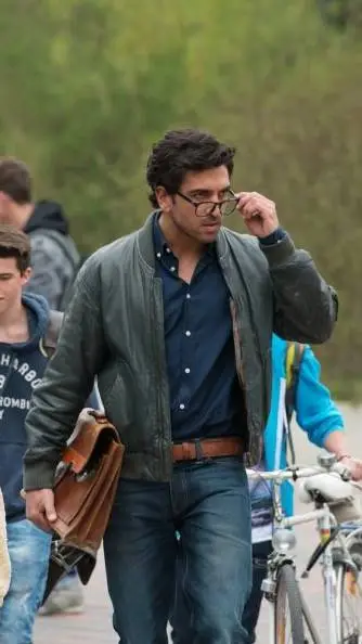 ai character: Zeki Müller background