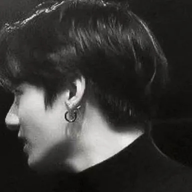 chat with ai character: Jeon Jungkook