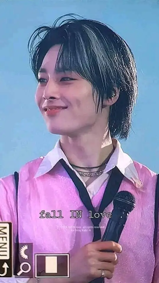 ai character: Jeongin-I.N background