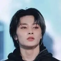 chat with ai character: Yang Jeongin