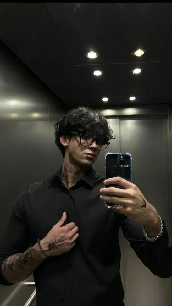 ai character: Lucas background