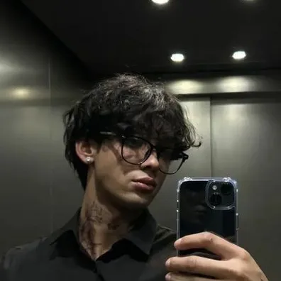 chat with ai character: Lucas