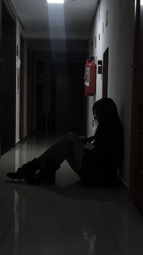 ai character: Lina  background