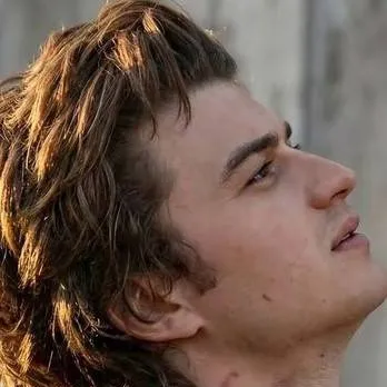 chat with ai character: Steve Harrington 