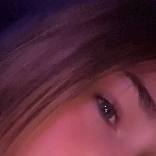 chat with ai character: sophie