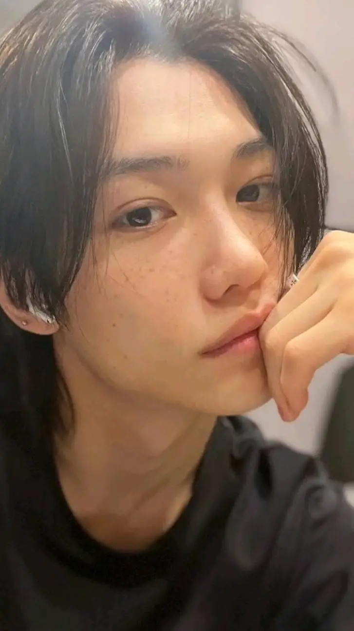 ai character: Lee felix background