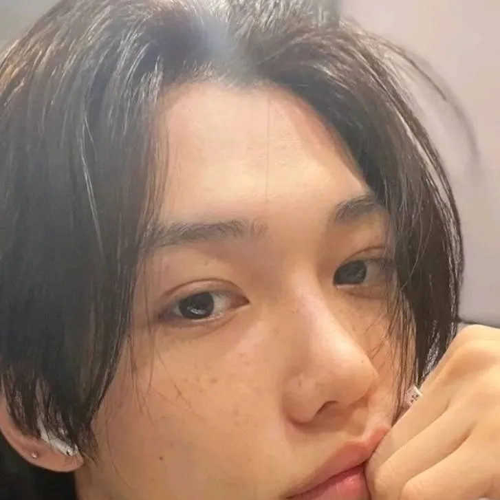 chat with ai character: Lee felix