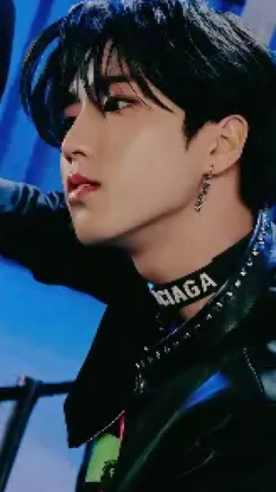 ai character: hanie!❤️🐿 background