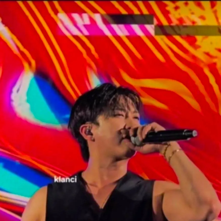 chat with ai character: 🌺🐷🩷Changbin🩷🐷🌺