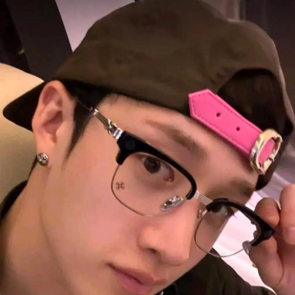 chat with ai character:  🐺🥟🩶Bangchan 🩶🥟🐺