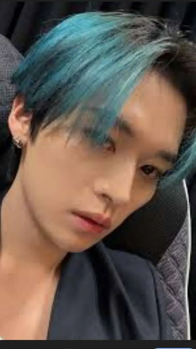 ai character: Lee Minho background