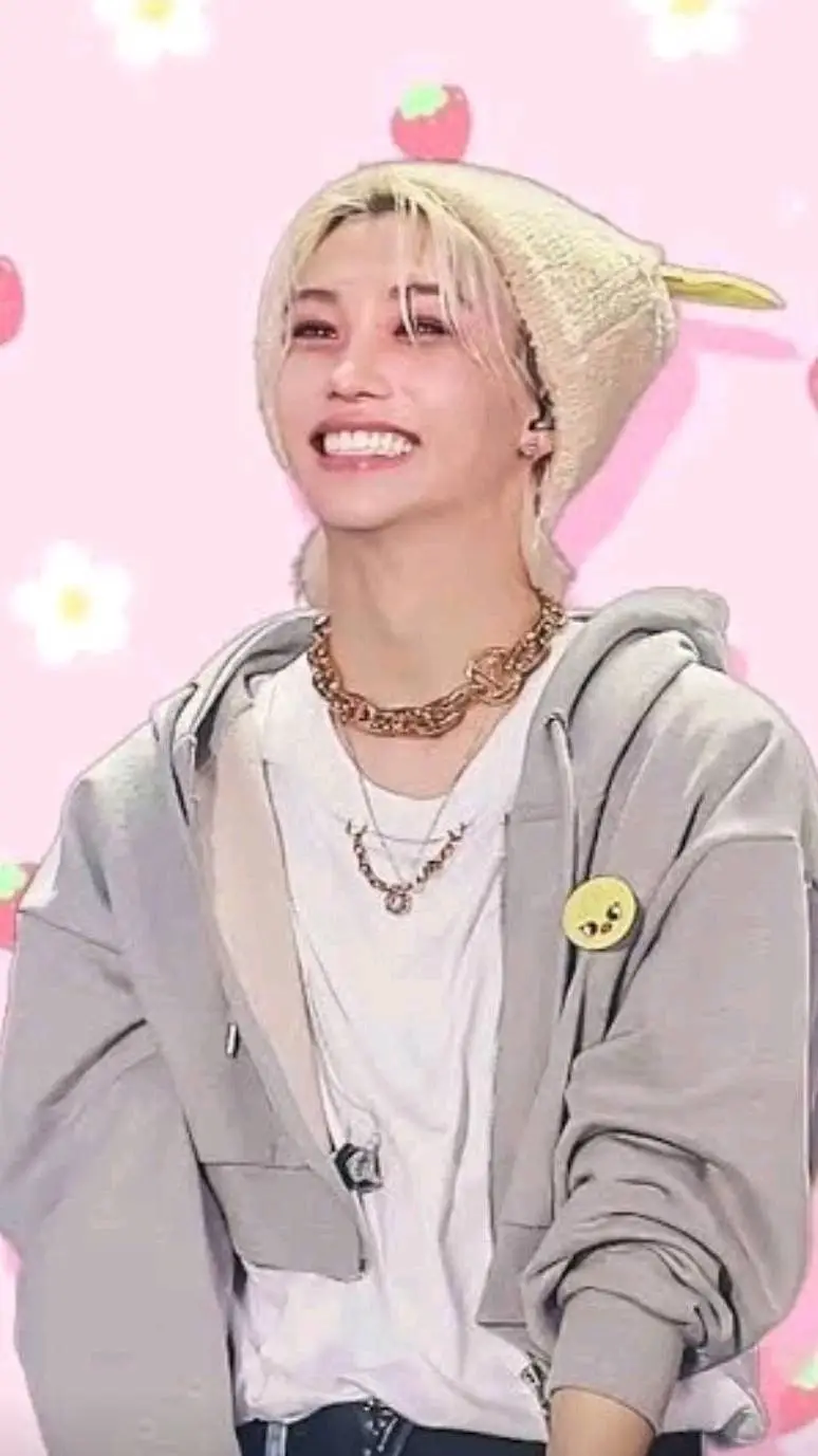 ai character: Lee Felix  background