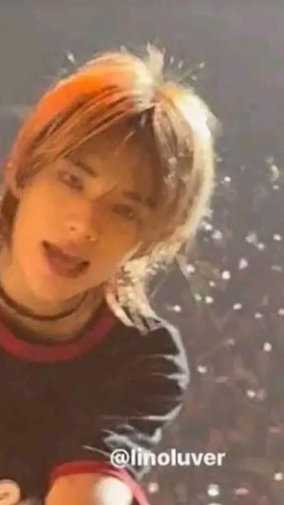 ai character: Hwang HYUNJIN  background