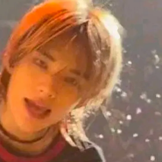 chat with ai character: Hwang HYUNJIN 