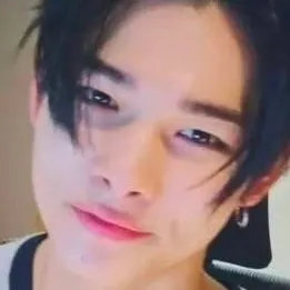 chat with ai character: Ni-ki