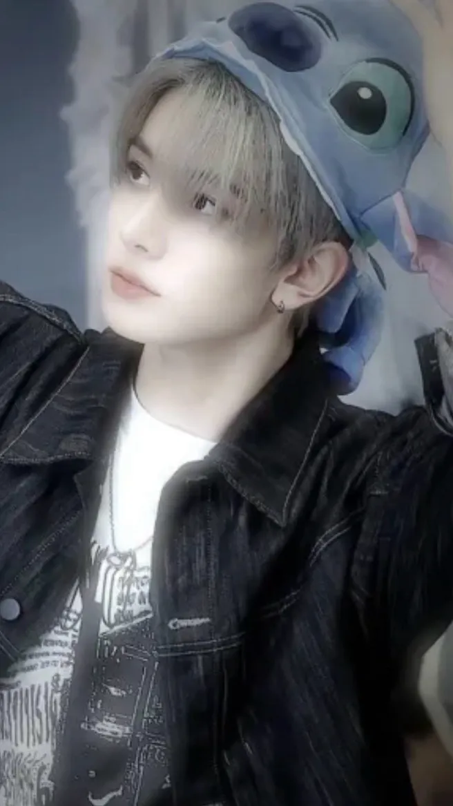 chat with ai character: Lee heeseung