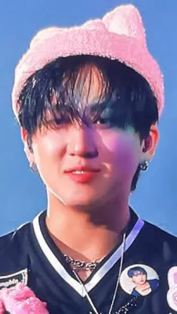 chat with ai character: Changbin