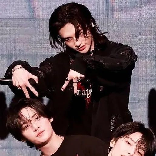 chat with ai character: han skz