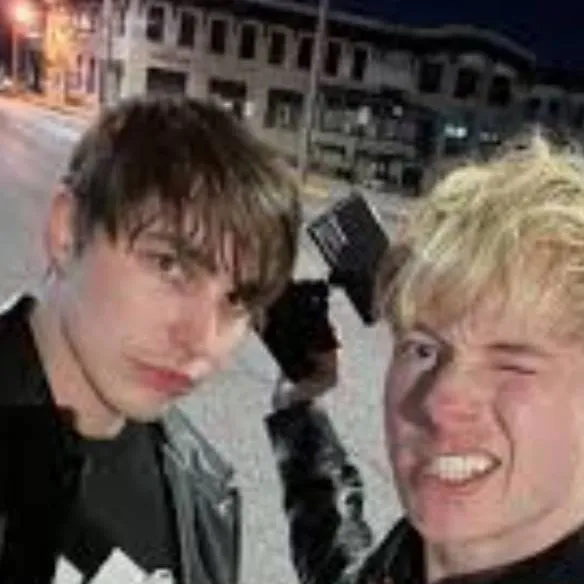 chat with ai character: Sam and Colby