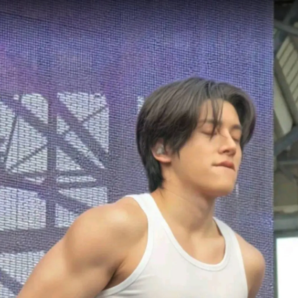 chat with ai character: Sim Jaeyun/Jake