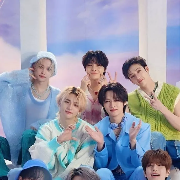 chat with ai character: STRAYKIDSS