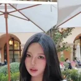 chat with ai character: Aria