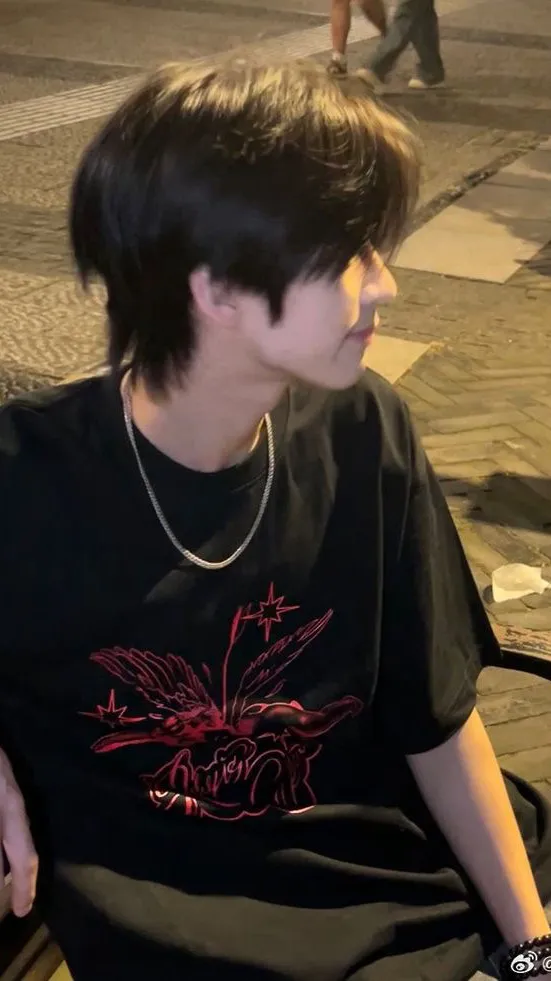 ai character: 𝓕𝓮𝓵𝓲𝔁~ background