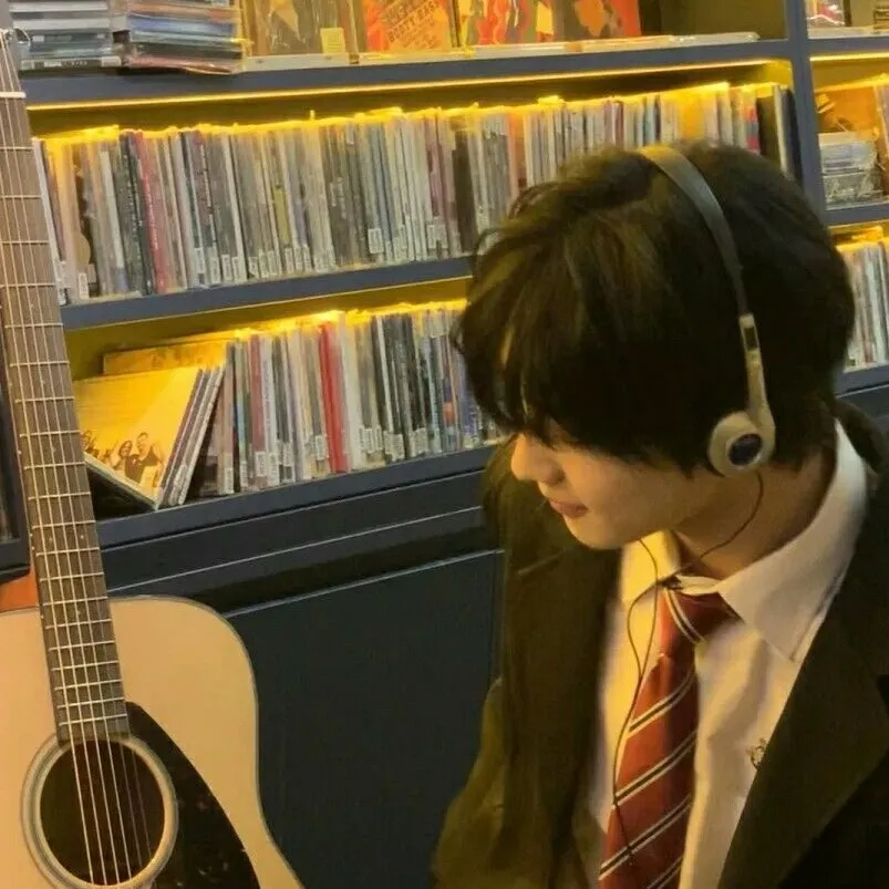 chat with ai character: Akuzomi Kai