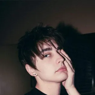 chat with ai character: Colby brock