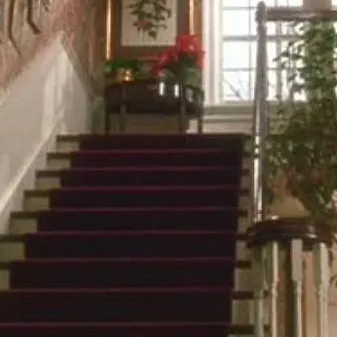 chat with ai character: home alone au rp