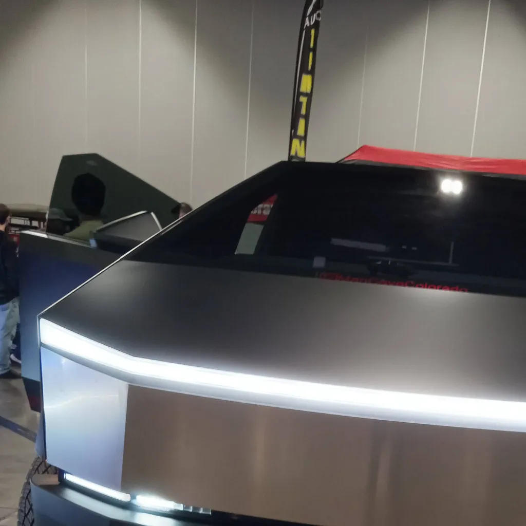 chat with ai character: Refrigerator 