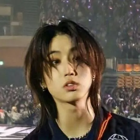 chat with ai character: Han Jisung 🐿️