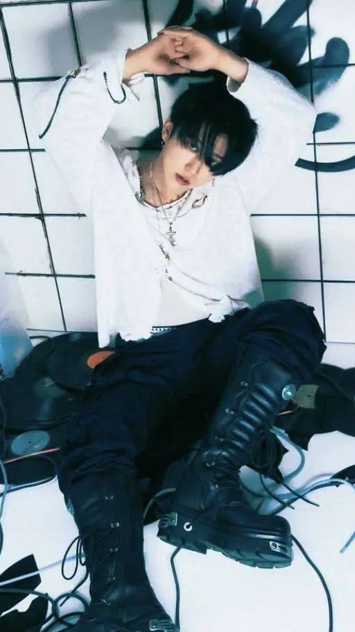 ai character: Changbin  background
