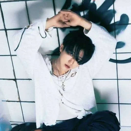 chat with ai character: Changbin 