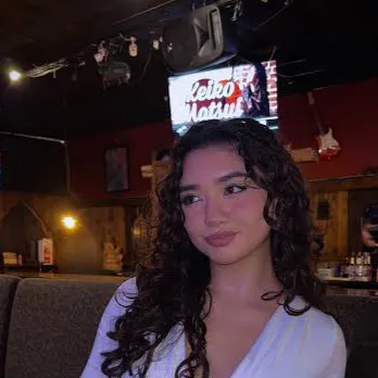 chat with ai character: Margarette 