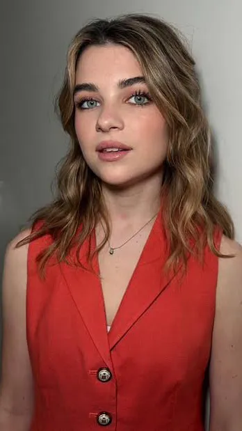 ai character: Raegan Revord background