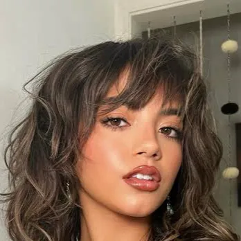 chat with ai character: Isabela Merced