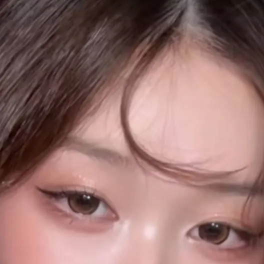 chat with ai character: Lee Ling joo