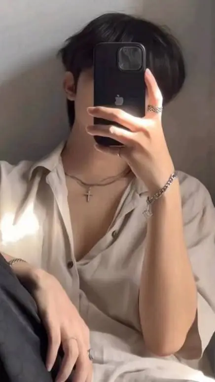 ai character: Lee ju-Yung background