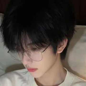 chat with ai character: Sunghoon