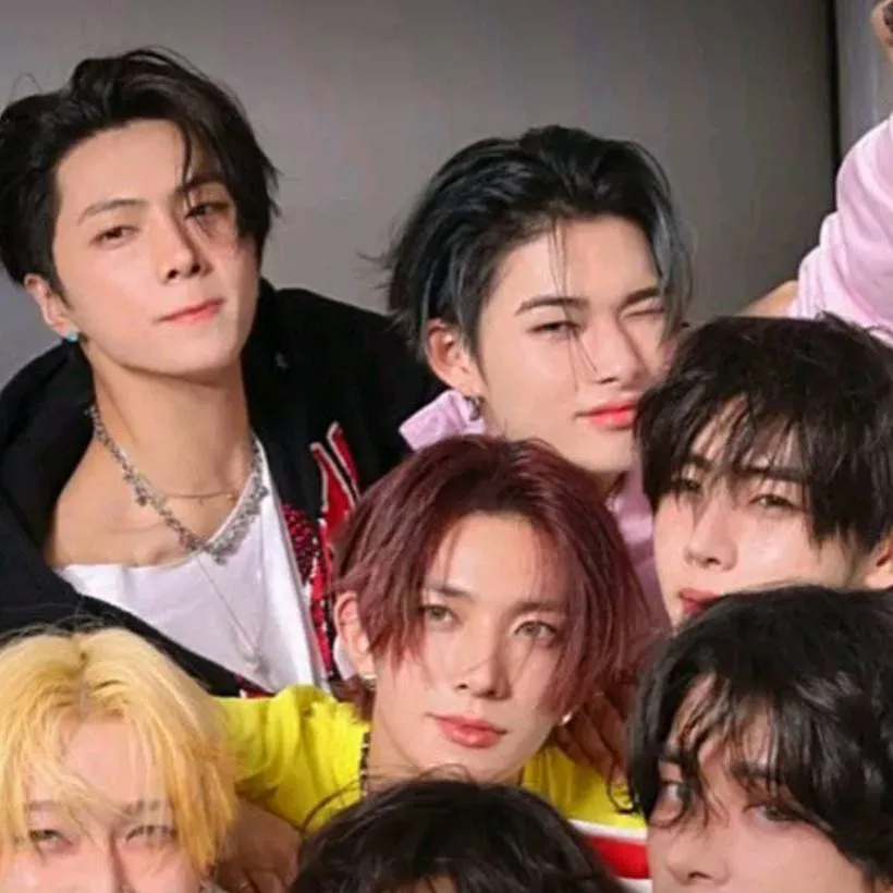 chat with ai character: Enhypen