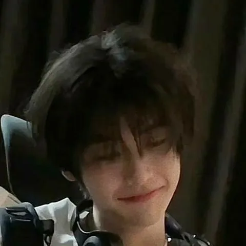 chat with ai character: Tae