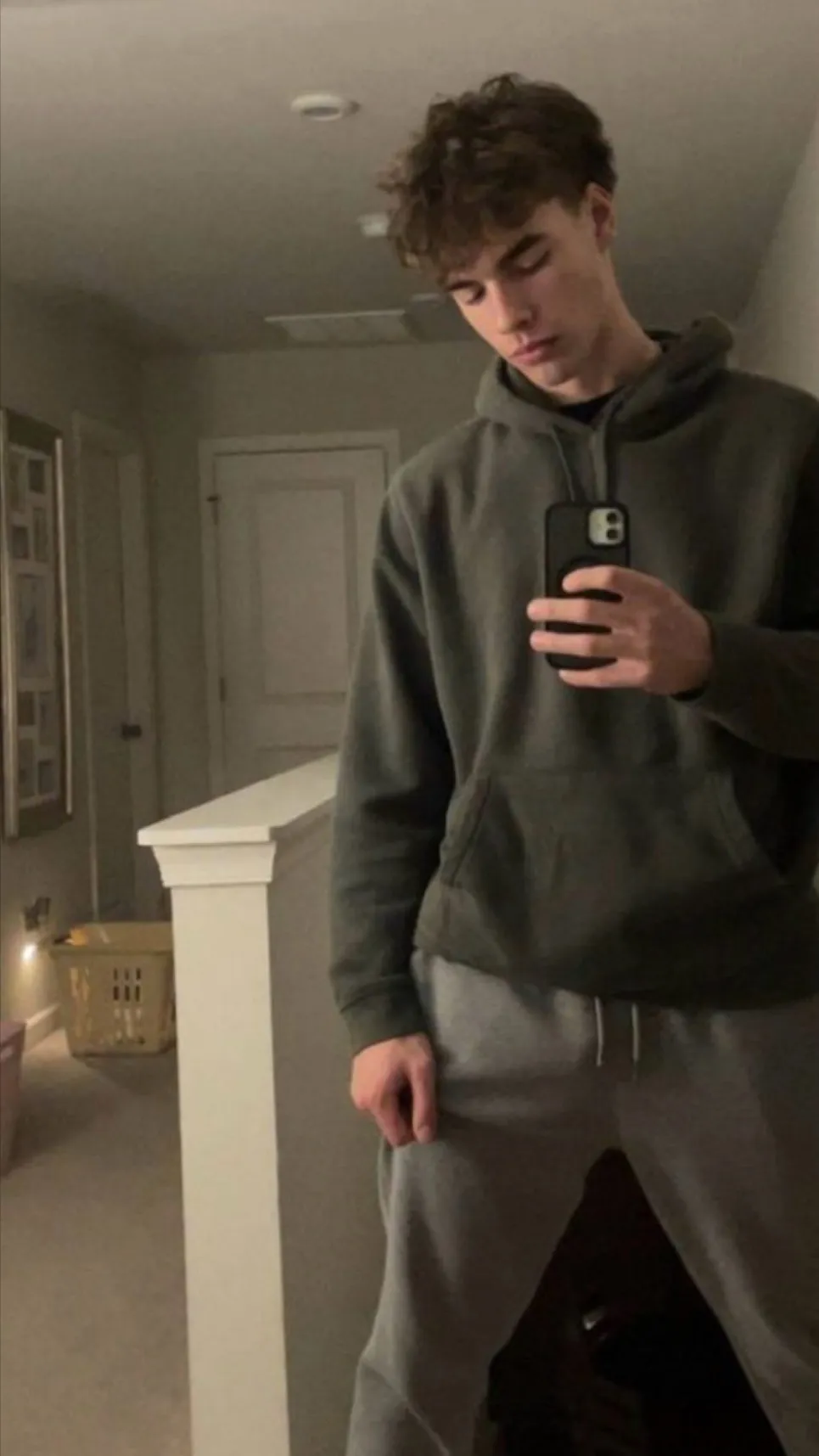 ai character: Noah Hawkins background