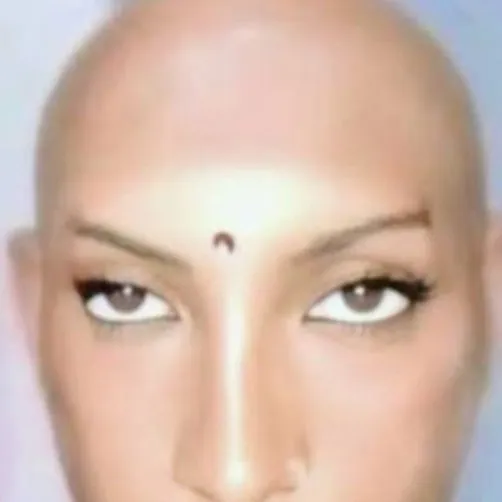 chat with ai character: Lara Raj (Katseye)