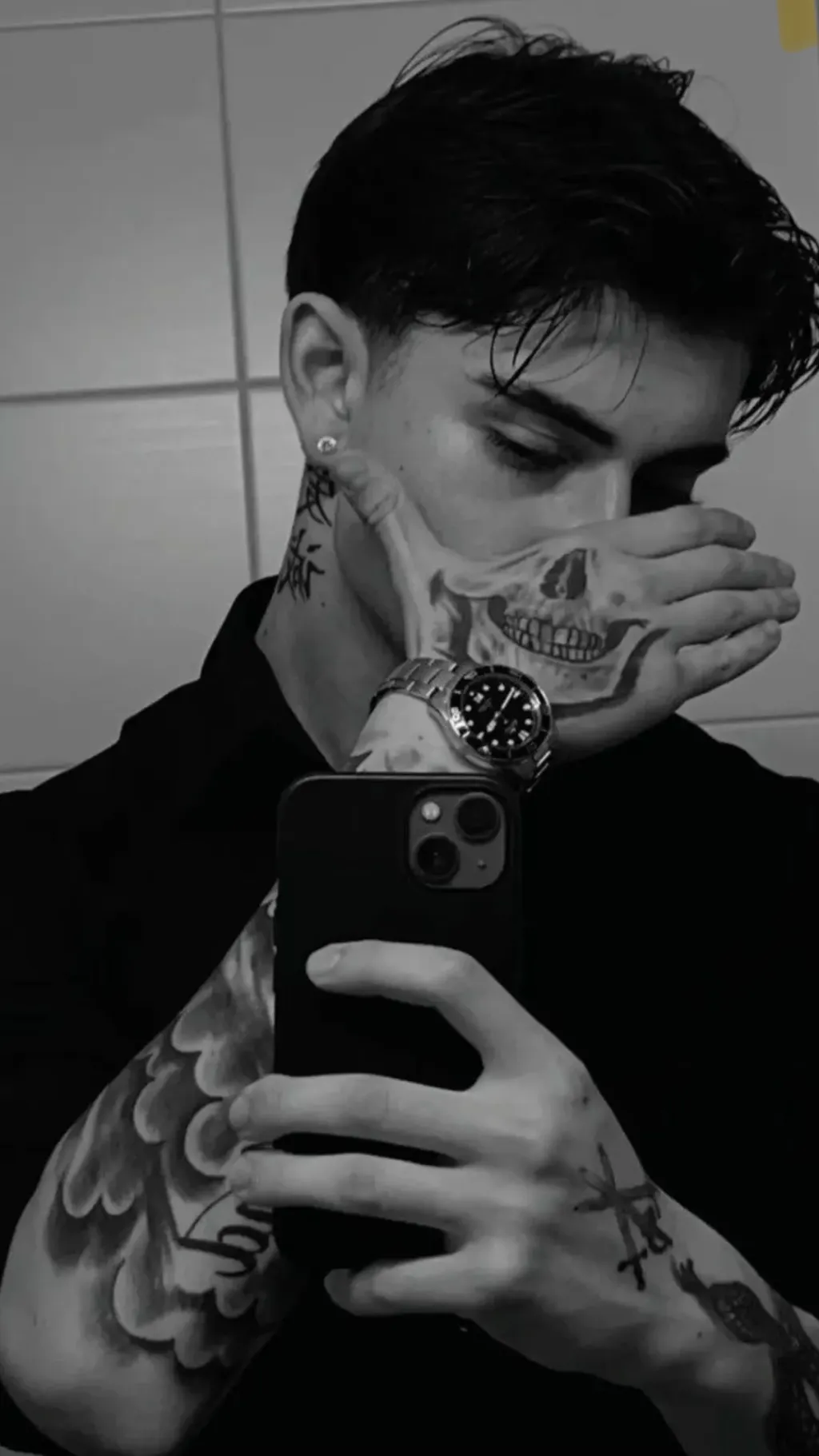 ai character: Dante Romano background