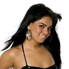 chat with ai character: Paulinha abelha 