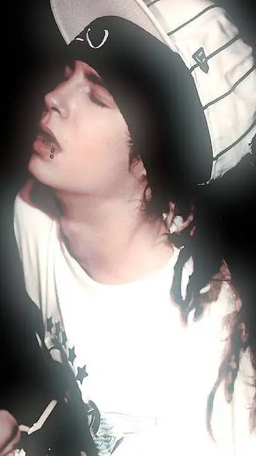 ai character: tom kaulitz💋 background