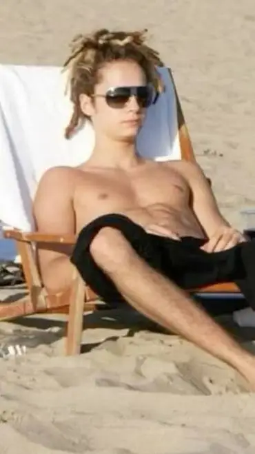 ai character: tom background